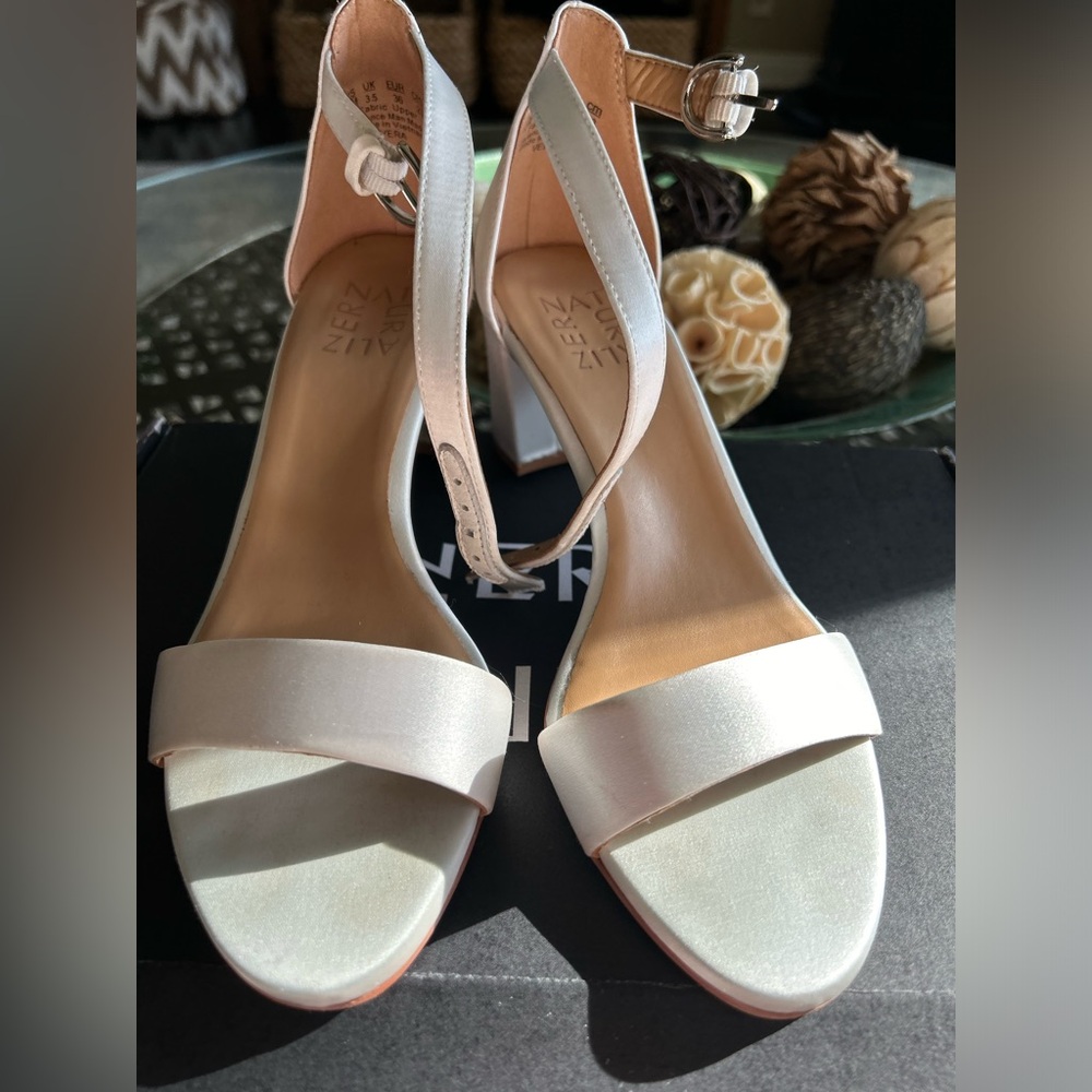 Naturalizer Vera Sandal Size 6- White Bridal Heels - Picture 5 of 5